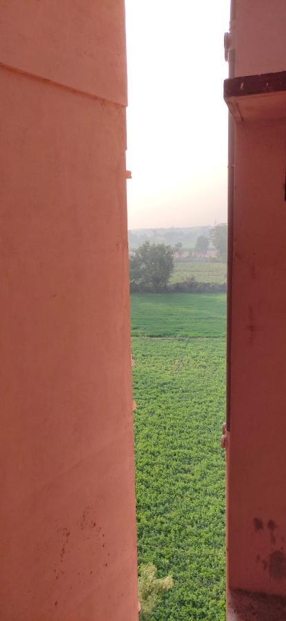 Untrained & Unplanned Apartment Jabalpur Exterior foto