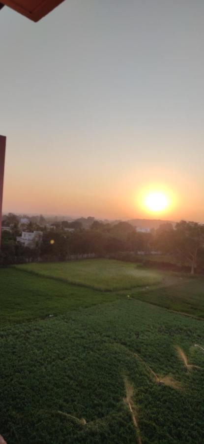 Untrained & Unplanned Apartment Jabalpur Exterior foto