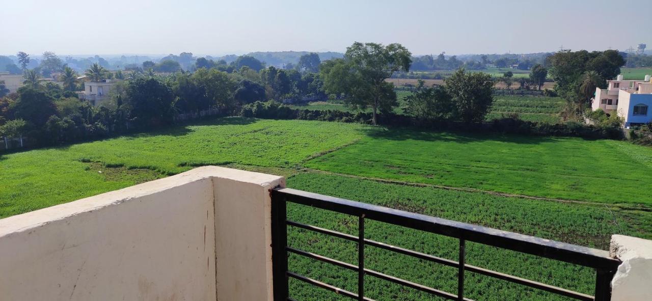 Untrained & Unplanned Apartment Jabalpur Exterior foto