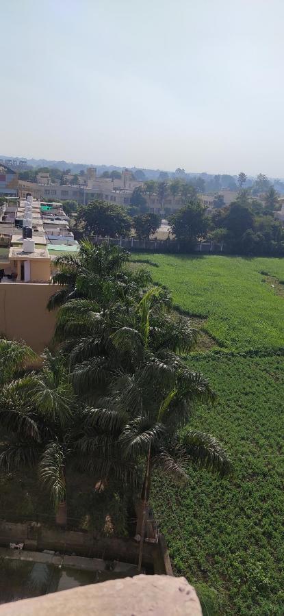 Untrained & Unplanned Apartment Jabalpur Exterior foto