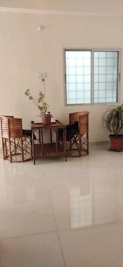 Untrained & Unplanned Apartment Jabalpur Exterior foto