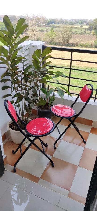 Untrained & Unplanned Apartment Jabalpur Exterior foto