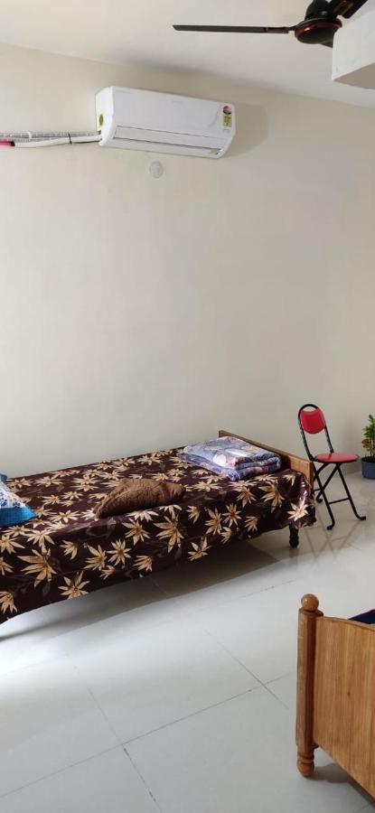Untrained & Unplanned Apartment Jabalpur Exterior foto